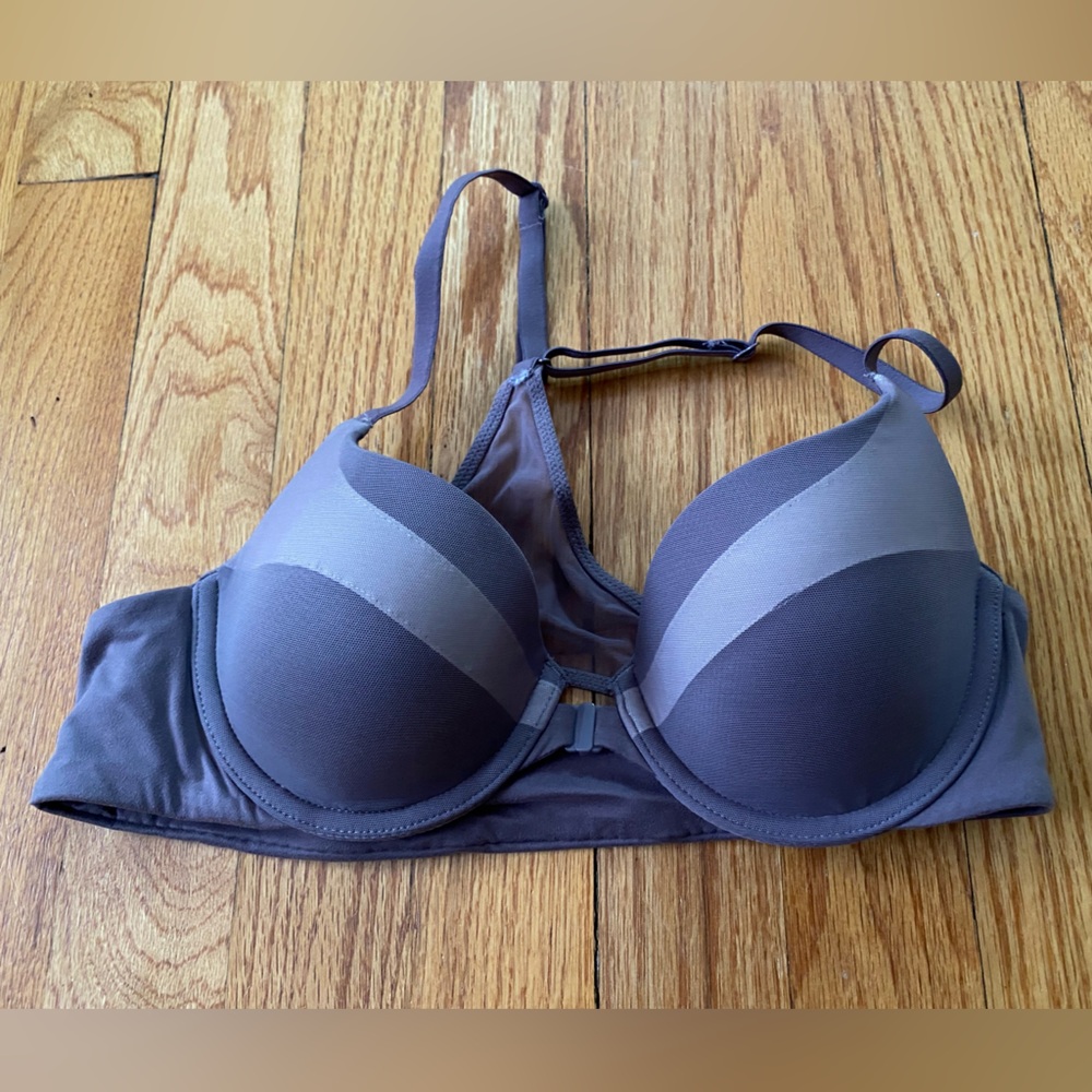 NWOT Victoria’s Secret Body by Victoria BBV Front Close Racerback Demi Bra 34B